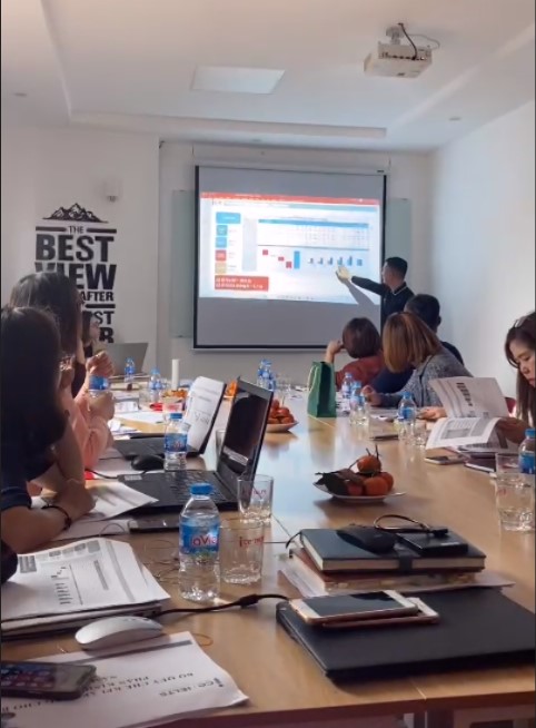 Hình ảnh 1 buổi họp tổng kết năm từ Phòng tài chính kế toán Hệ Thống ICE 7