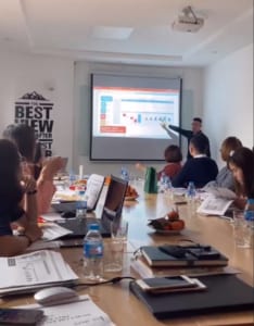 Hình ảnh 1 buổi họp tổng kết năm từ Phòng tài chính kế toán Hệ Thống ICE 20